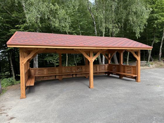 Altana biesiadna drewniana, AB015, wymiar 3,5x7m, kolor teak, pokrycie gont czerwony, dach 2S, barierka B06, realizacja Ciesielnia, zdjęcie 4