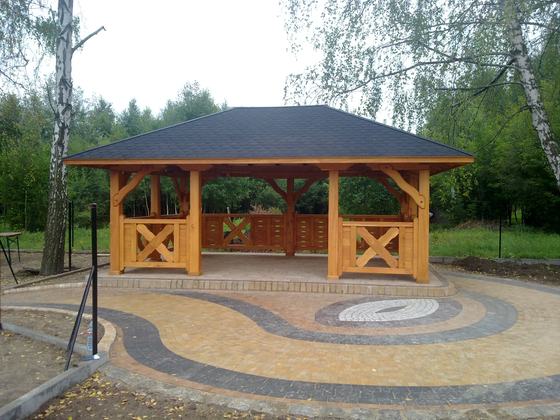 Altana drewniana wolnostojąca, AW002, wymiar 4x6m, kolor dąb, pokrycie gont czarny, dach 4S, barierka B04, realizacja Ciesielnia, zdjęcie 2