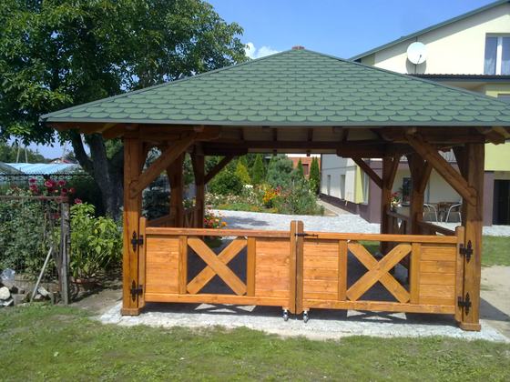 Altana drewniana wolnostojąca, AW003, wymiar 4x5m, kolor teak, pokrycie gont zielony, dach 4S, barierka B03, realizacja Ciesielnia, zdjęcie 7