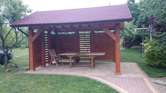Altana drewniana wolnostojąca, AW004, wymiar 3x5m, kolor teak, pokrycie gont czerwony, dach 2S, barierka B06, realizacja Ciesielnia, zdjęcie 5