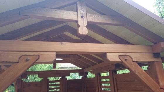 Altana drewniana wolnostojąca, AW004, wymiar 3x5m, kolor teak, pokrycie gont czerwony, dach 2S, barierka B06, realizacja Ciesielnia, zdjęcie 6