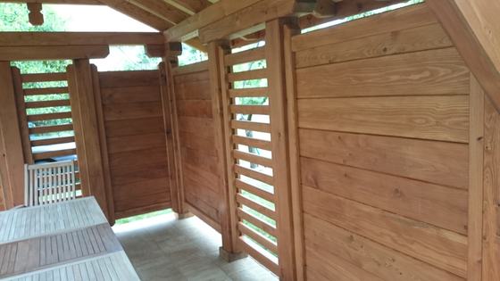Altana drewniana wolnostojąca, AW004, wymiar 3x5m, kolor teak, pokrycie gont czerwony, dach 2S, barierka B06, realizacja Ciesielnia, zdjęcie 7