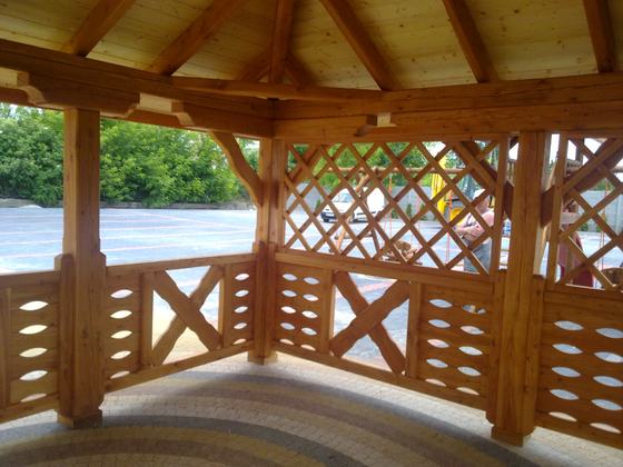 Altana drewniana wolnostojąca, AW007, wymiar 4x5m, kolor teak, pokrycie gont brazowy, dach 4S, barierka B04, realizacja Ciesielnia, zdjęcie 2