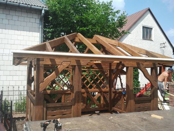 Altana drewniana wolnostojąca, AW009, wymiar 3x4m, kolor orzech, pokrycie gont czerwony, dach 4S, barierka B04, realizacja Ciesielnia, zdjęcie 6
