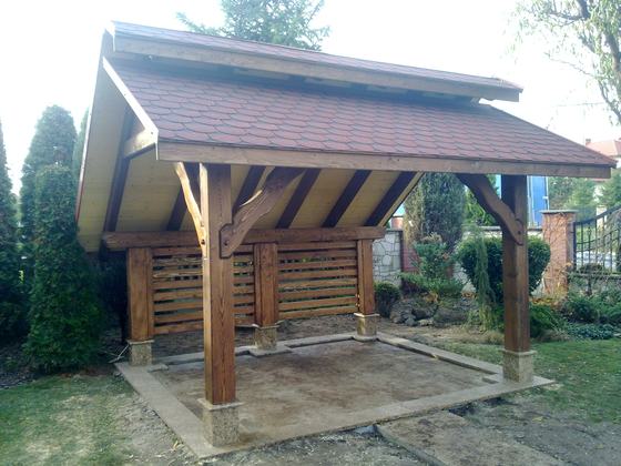 Altana drewniana wolnostojąca, AW011, wymiar 2,5x3m, kolor orzech, pokrycie gont czerwony, dach 2S, barierka B01, realizacja Ciesielnia, zdjęcie 3