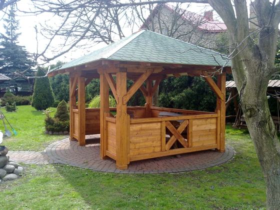 Altana drewniana wolnostojąca, AW012, wymiar 3x4m, kolor teak, pokrycie gont zielony, dach 4S, barierka B03, realizacja Ciesielnia, zdjęcie 1