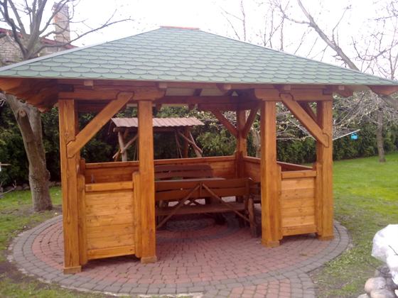 Altana drewniana wolnostojąca, AW012, wymiar 3x4m, kolor teak, pokrycie gont zielony, dach 4S, barierka B03, realizacja Ciesielnia, zdjęcie 3