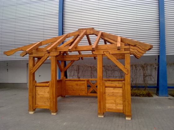 Altana drewniana wolnostojąca, AW012, wymiar 3x4m, kolor teak, pokrycie gont zielony, dach 4S, barierka B03, realizacja Ciesielnia, zdjęcie 4
