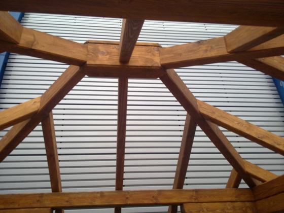 Altana drewniana wolnostojąca, AW012, wymiar 3x4m, kolor teak, pokrycie gont zielony, dach 4S, barierka B03, realizacja Ciesielnia, zdjęcie 5