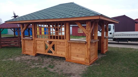 Altana drewniana wolnostojąca, AW016, wymiar 4x5m, kolor teak, pokrycie gont zielony, dach 4S, barierka B03, realizacja Ciesielnia, zdjęcie 1