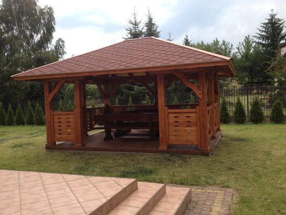 Altana drewniana wolnostojąca, AW017, wymiar 4x5m, kolor teak, pokrycie gont czerwony, dach 4S, barierka B04, realizacja Ciesielnia, zdjęcie 8