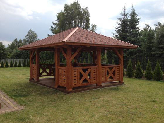 Altana drewniana wolnostojąca, AW017, wymiar 4x5m, kolor teak, pokrycie gont czerwony, dach 4S, barierka B04, realizacja Ciesielnia, zdjęcie 9