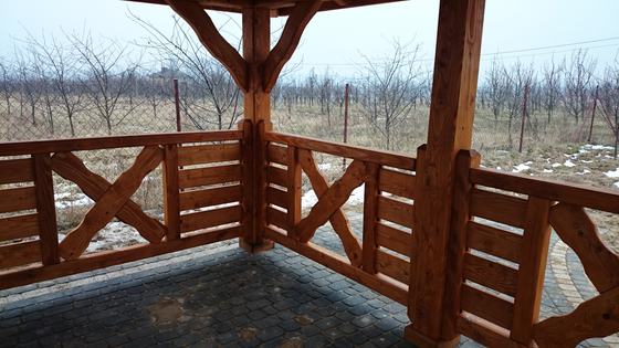 Altana drewniana wolnostojąca, AW018, wymiar 4x5m, kolor teak, pokrycie gont czarny, dach 4S, barierka B05, realizacja Ciesielnia, zdjęcie 7