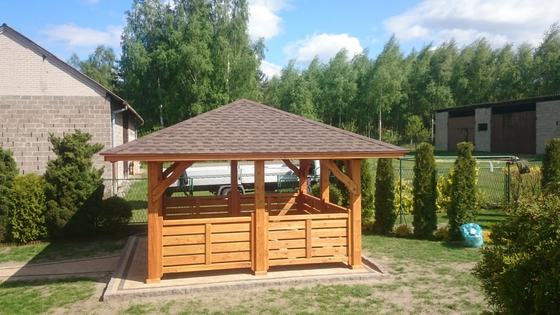 Altana drewniana wolnostojąca, AW021, wymiar 4x4m, kolor orzech, pokrycie gont brazowy, dach 4S, barierka B01, realizacja Ciesielnia, zdjęcie 13
