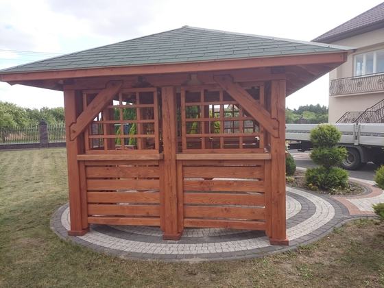 Altana drewniana wolnostojąca, AW024, wymiar 3x4m, kolor teak, pokrycie gont zielony, dach 4S, barierka B01, realizacja Ciesielnia, zdjęcie 3