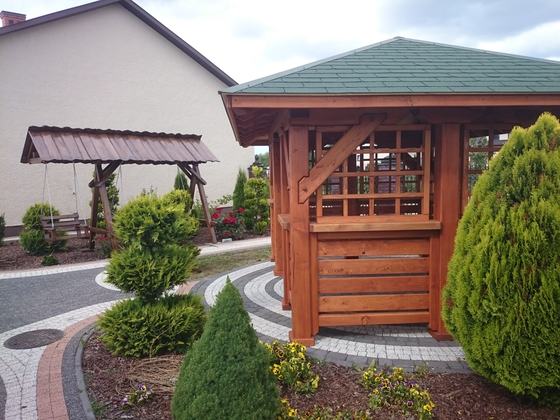 Altana drewniana wolnostojąca, AW024, wymiar 3x4m, kolor teak, pokrycie gont zielony, dach 4S, barierka B01, realizacja Ciesielnia, zdjęcie 9