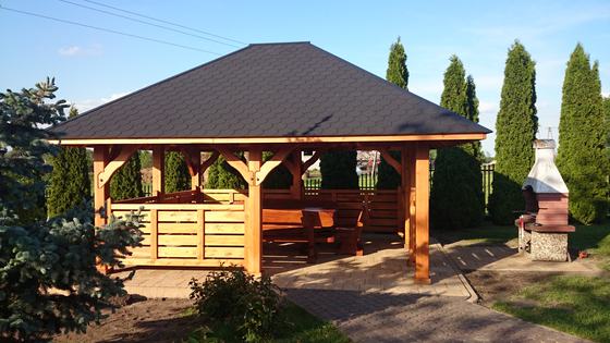 Altana drewniana wolnostojąca, AW025, wymiar 4x5m, kolor teak, pokrycie gont czarny, dach 4S, barierka B01, realizacja Ciesielnia, zdjęcie 2