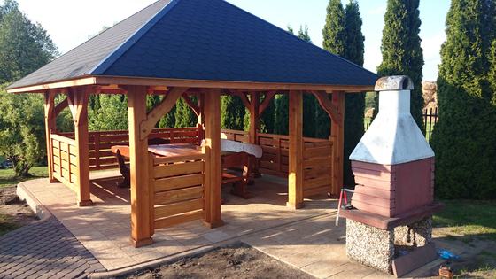 Altana drewniana wolnostojąca, AW025, wymiar 4x5m, kolor teak, pokrycie gont czarny, dach 4S, barierka B01, realizacja Ciesielnia, zdjęcie 4