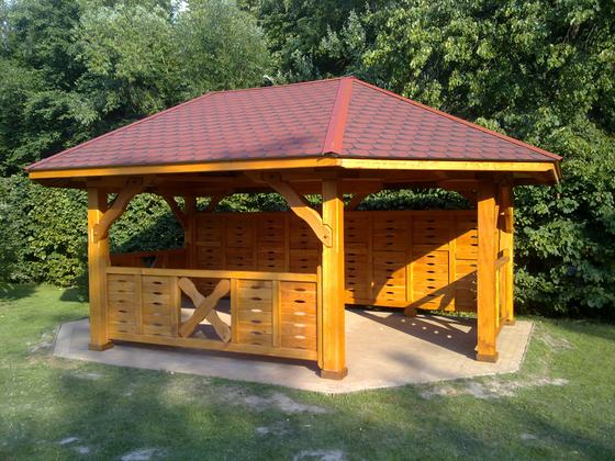 Altana drewniana wolnostojąca, AW026, wymiar 3,8x5m, kolor teak, pokrycie gont czerwony, dach WS, barierka B04, realizacja Ciesielnia, zdjęcie 2