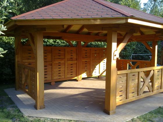 Altana drewniana wolnostojąca, AW026, wymiar 3,8x5m, kolor teak, pokrycie gont czerwony, dach WS, barierka B04, realizacja Ciesielnia, zdjęcie 5