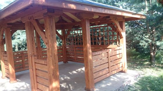 Altana drewniana wolnostojąca, AW027, wymiar 3,5x4m, kolor orzech, pokrycie gont szary, dach 4S, barierka B01, realizacja Ciesielnia, zdjęcie 4