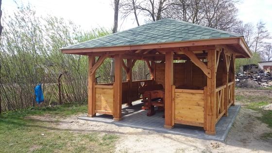 Altana drewniana wolnostojąca, AW028, wymiar 4x5m, kolor teak, pokrycie gont zielony, dach 4S, barierka B03, realizacja Ciesielnia, zdjęcie 2