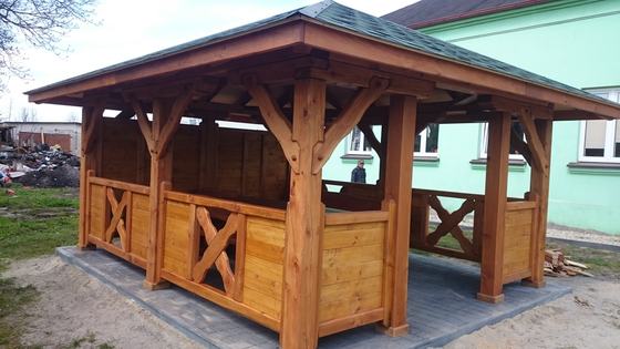 Altana drewniana wolnostojąca, AW028, wymiar 4x5m, kolor teak, pokrycie gont zielony, dach 4S, barierka B03, realizacja Ciesielnia, zdjęcie 3