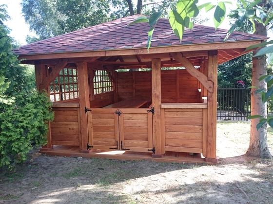 Altana drewniana wolnostojąca, AW029, wymiar 4x5m, kolor teak, pokrycie gont czerwony, dach 4S, barierka B02, realizacja Ciesielnia, zdjęcie 2