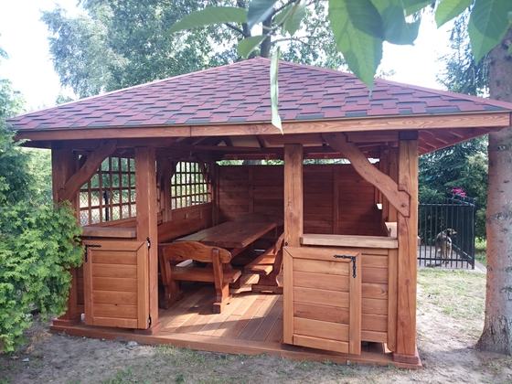 Altana drewniana wolnostojąca, AW029, wymiar 4x5m, kolor teak, pokrycie gont czerwony, dach 4S, barierka B02, realizacja Ciesielnia, zdjęcie 5