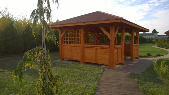 Altana drewniana wolnostojąca, AW030, wymiar 4x5m, kolor teak, pokrycie gont czerwony, dach 4S, barierka B02, realizacja Ciesielnia, zdjęcie 7