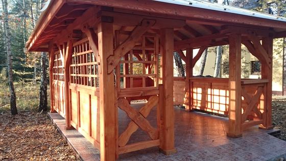 Altana drewniana wolnostojąca, AW033, wymiar 3,8x4,8m, kolor teak, dach 4S, barierka B02, realizacja Ciesielnia, zdjęcie 3