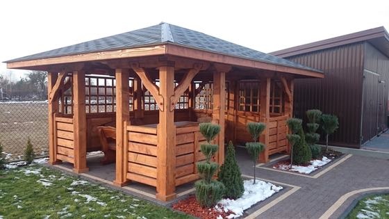 Altana drewniana wolnostojąca, AW034, wymiar 3,7x5m, kolor teak, pokrycie gont zielony, dach 4S, barierka B01, realizacja Ciesielnia, zdjęcie 2