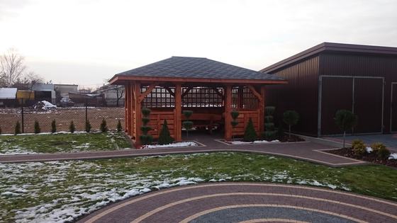 Altana drewniana wolnostojąca, AW034, wymiar 3,7x5m, kolor teak, pokrycie gont zielony, dach 4S, barierka B01, realizacja Ciesielnia, zdjęcie 7