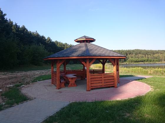 Altana drewniana wolnostojąca, AW036, wymiar 6,2m, kolor teak, pokrycie gont szary, dach WS, barierka B01, realizacja Ciesielnia, zdjęcie 5