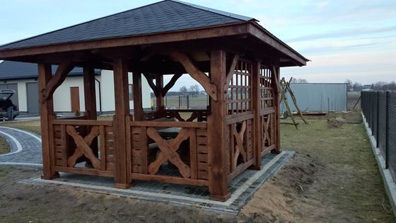 Altana drewniana wolnostojąca, AW038, wymiar 3x4m, kolor palisander, pokrycie gont czarny, dach 4S, barierka B04, realizacja Ciesielnia, zdjęcie 3