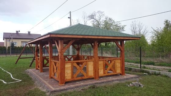 Altana drewniana wolnostojąca, AW041, wymiar 4x6m, kolor pinia, pokrycie gont zielony, dach 4S, barierka B03, realizacja Ciesielnia, zdjęcie 7
