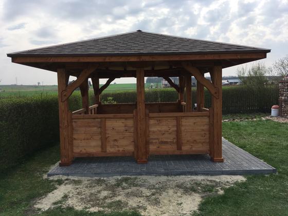 Altana drewniana wolnostojąca, AW043, wymiar 3,5x4,5m, kolor teak, pokrycie gont brazowy, dach 4S, barierka B02, realizacja Ciesielnia, zdjęcie 5