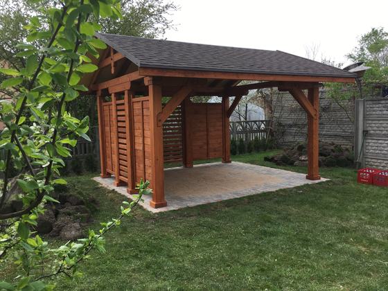 Altana drewniana wolnostojąca, AW044, wymiar 3,5x4,1m, kolor teak, pokrycie gont czarny, dach 2S, barierka B06, realizacja Ciesielnia, zdjęcie 2