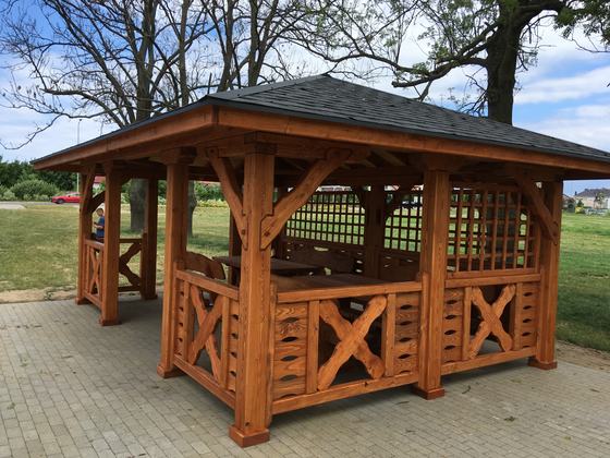 Altana drewniana wolnostojąca, AW046, wymiar 4x6m, kolor teak, pokrycie gont szary, dach 4S, barierka B04, realizacja Ciesielnia, zdjęcie 5