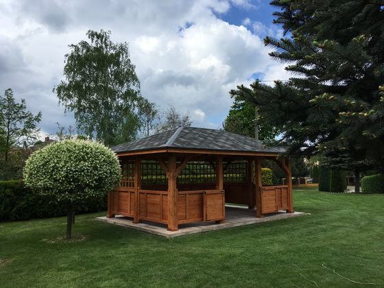 Altana drewniana wolnostojąca, AW050, wymiar 4x6m, kolor teak, pokrycie gont szary, dach 4S, barierka B02, realizacja Ciesielnia, zdjęcie 4