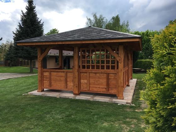 Altana drewniana wolnostojąca, AW050, wymiar 4x6m, kolor teak, pokrycie gont szary, dach 4S, barierka B02, realizacja Ciesielnia, zdjęcie 7