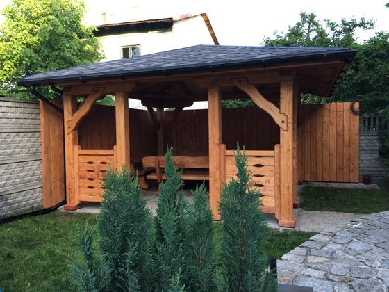 Altana drewniana wolnostojąca, AW054, wymiar 3,8x3,8m, kolor pinia, pokrycie gont szary, dach 4S, barierka B04, realizacja Ciesielnia, zdjęcie 4