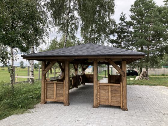 Altana drewniana wolnostojąca, AW059, wymiar 4x8m, kolor palisander, pokrycie gont czarny, dach 4S, barierka B03, realizacja Ciesielnia, zdjęcie 3