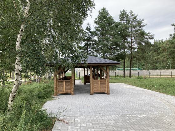 Altana drewniana wolnostojąca, AW059, wymiar 4x8m, kolor palisander, pokrycie gont czarny, dach 4S, barierka B03, realizacja Ciesielnia, zdjęcie 7