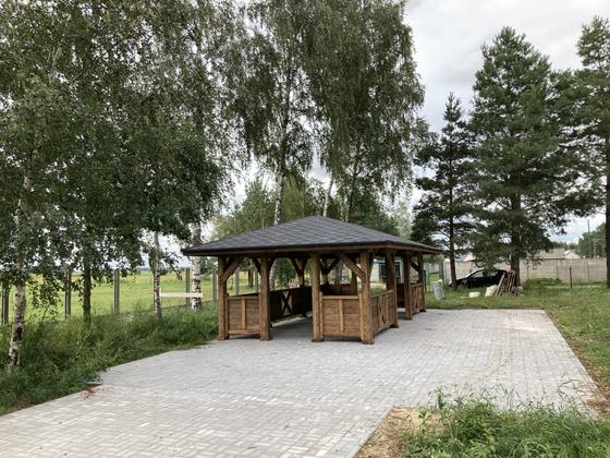 Altana drewniana wolnostojąca, AW059, wymiar 4x8m, kolor palisander, pokrycie gont czarny, dach 4S, barierka B03, realizacja Ciesielnia, zdjęcie 8