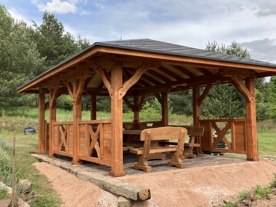 Altana drewniana wolnostojąca, AW061, wymiar 4x6m, kolor teak, pokrycie gont szary, dach 4S, barierka B03, realizacja Ciesielnia, zdjęcie 4