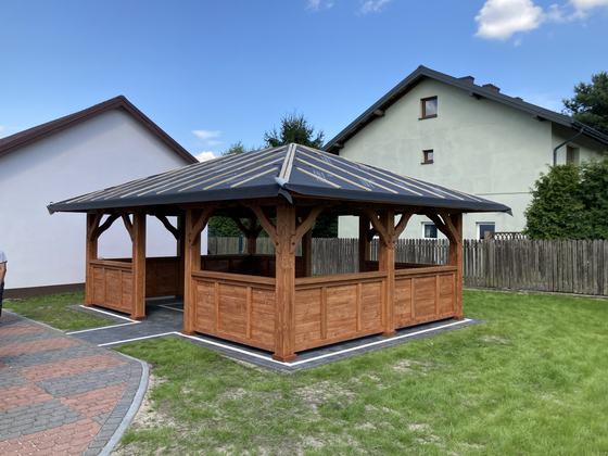 Altana drewniana wolnostojąca, AW065, wymiar 6x6,8m, kolor teak, dach 4S, barierka B02, realizacja Ciesielnia, zdjęcie 1