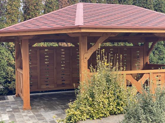 Altana drewniana wolnostojąca, AW069, wymiar 3,9x6m, kolor pinia, pokrycie gont czerwony, dach WS, barierka B04, realizacja Ciesielnia, zdjęcie 7
