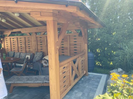 Altana drewniana wolnostojąca, AW069, wymiar 3,9x6m, kolor pinia, pokrycie gont czerwony, dach WS, barierka B04, realizacja Ciesielnia, zdjęcie 8