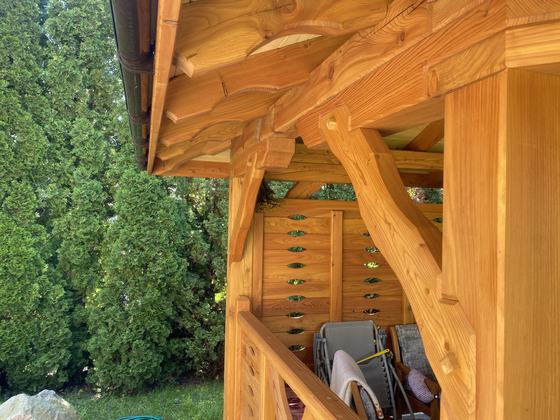 Altana drewniana wolnostojąca, AW069, wymiar 3,9x6m, kolor pinia, pokrycie gont czerwony, dach WS, barierka B04, realizacja Ciesielnia, zdjęcie 13